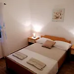 By The Sea Cove Zarace - Gdinj, Hvar - 4596 Appartement